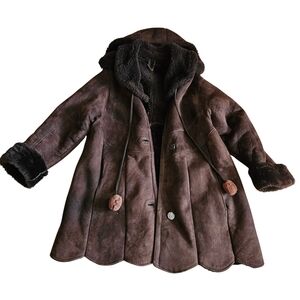 Elegant Rich Brown Shipskin Coat with Fur Trimmed Hood ✨️